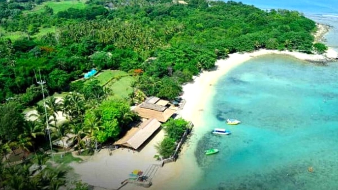 Empat Pantai Wajib di Tanjung Lesung: Sunrise hingga Watersport