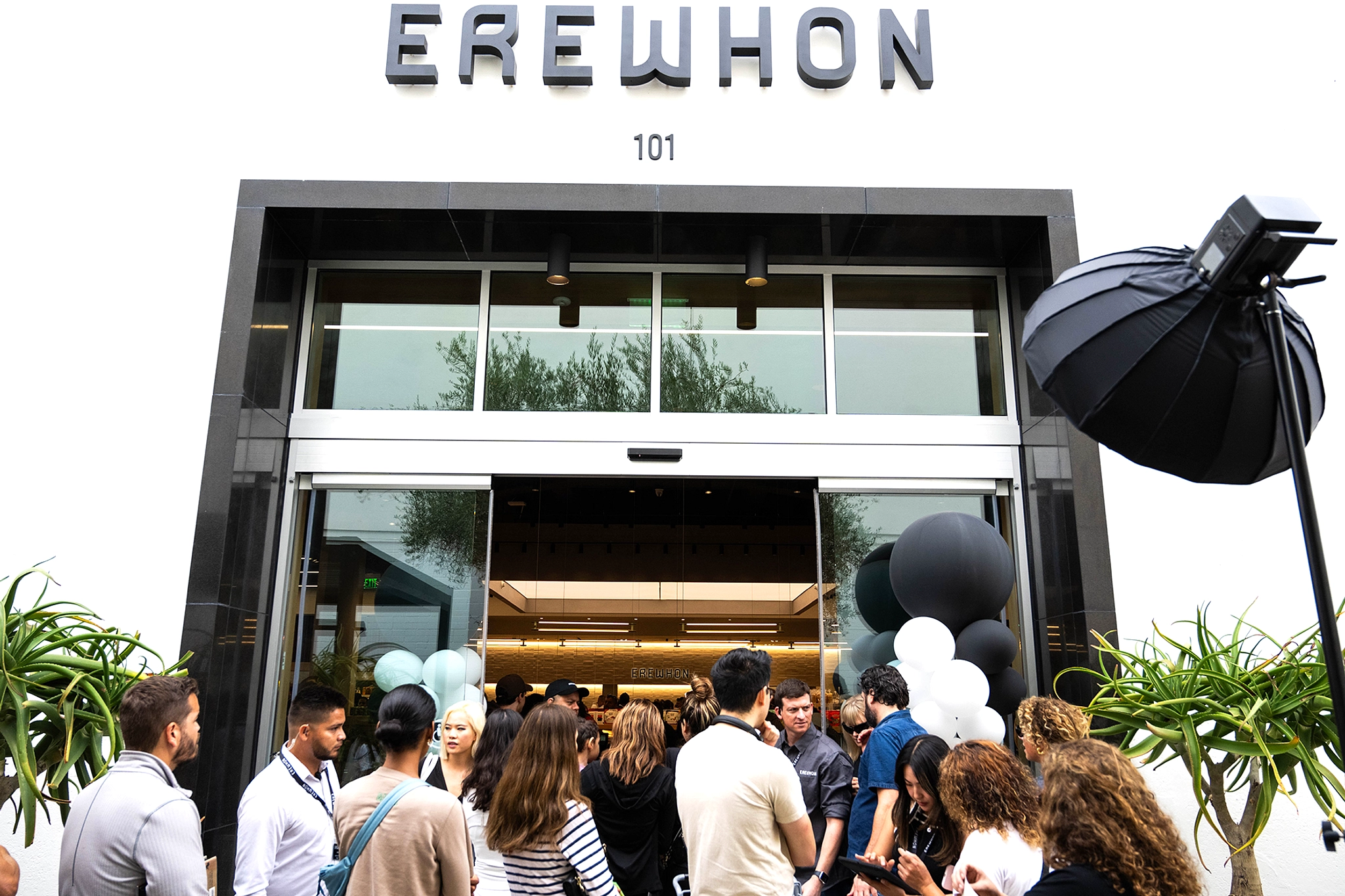 Erewhon Jual "Air Suci" Rp216 Ribu Per Gelas