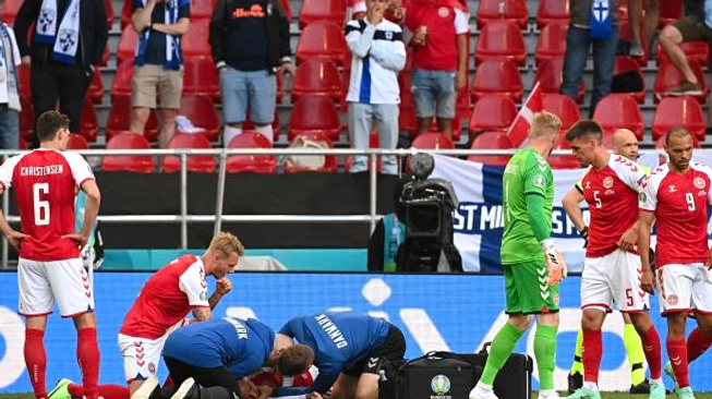 Eriksen Pingsan di Lapangan, Diperiksa di Rumah Sakit