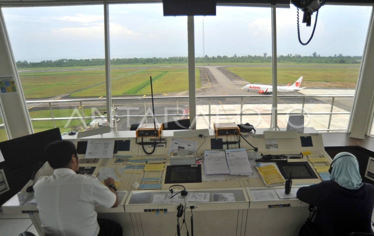 FAA Turunkan Target Pengontrol Lalu Lintas Udara ke 12.563