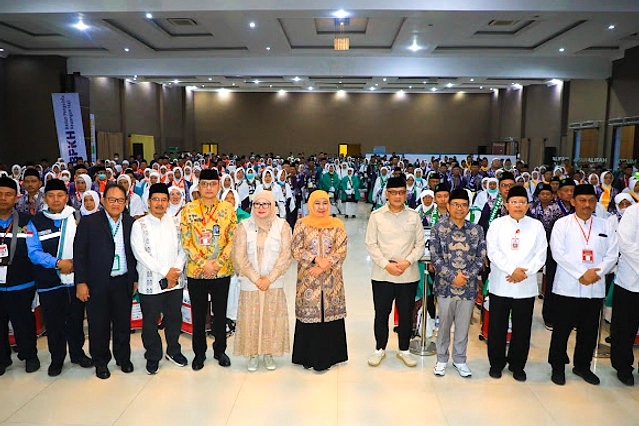 Fardhan 13 Tahun Jadi Haji Termuda di Surabaya, Bali