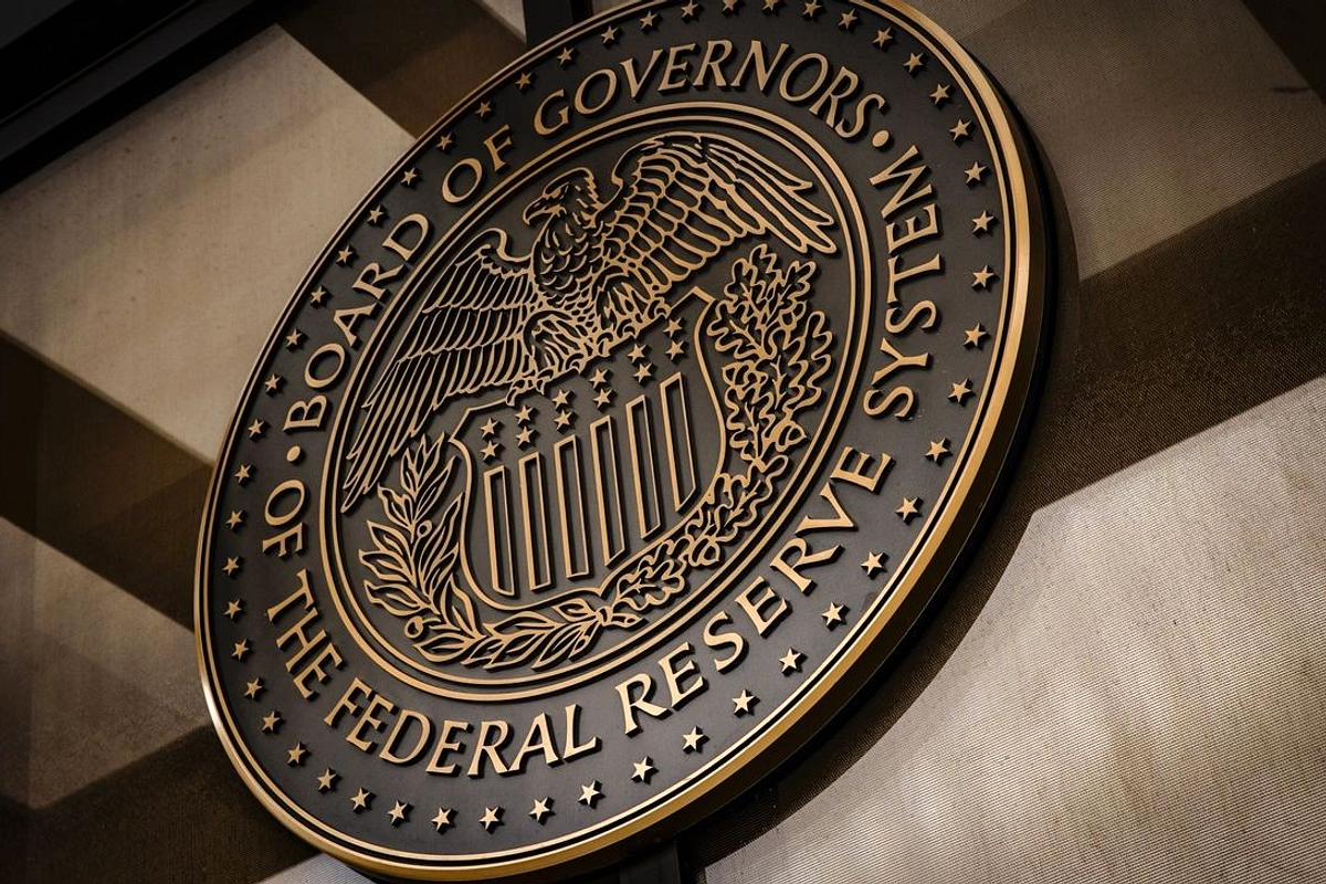 Fed Tetap Jaga Suku Bunga 3,5‑3,75%, Warsh Beri Tanda