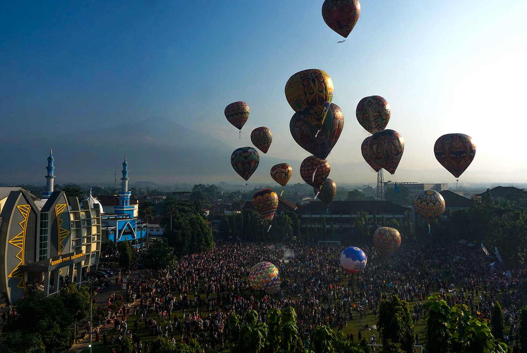 Festival Balon Udara Solo Berhenti Awal Karena Angin Kencang