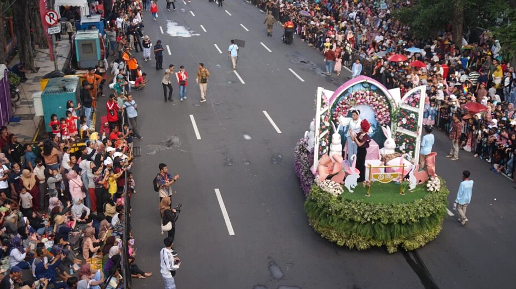 Gajah Putih Surabaya Vaganza Hampir Patah, Tim Atasi
