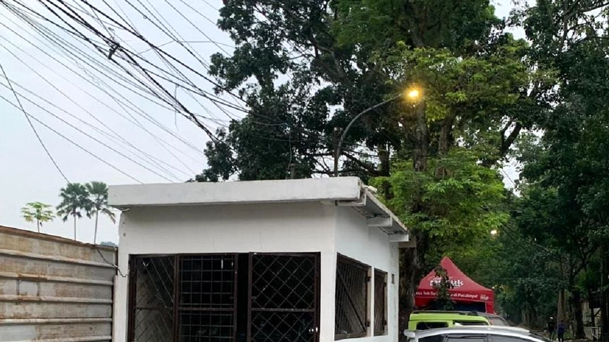 Garasi Motor Sampah di Trotoar Jalan Ambon Jadi Sorotan Bandung