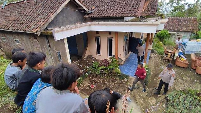 Gempa 6,7 Guncang Sigi, Warga Kembali Mengungsi
