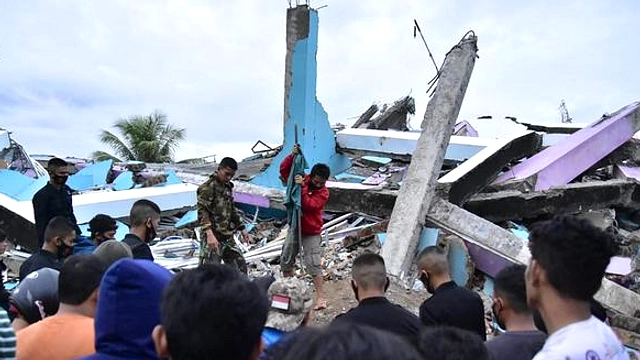 Gempa M4,7 Guncang Majene, Pusat Bergeser