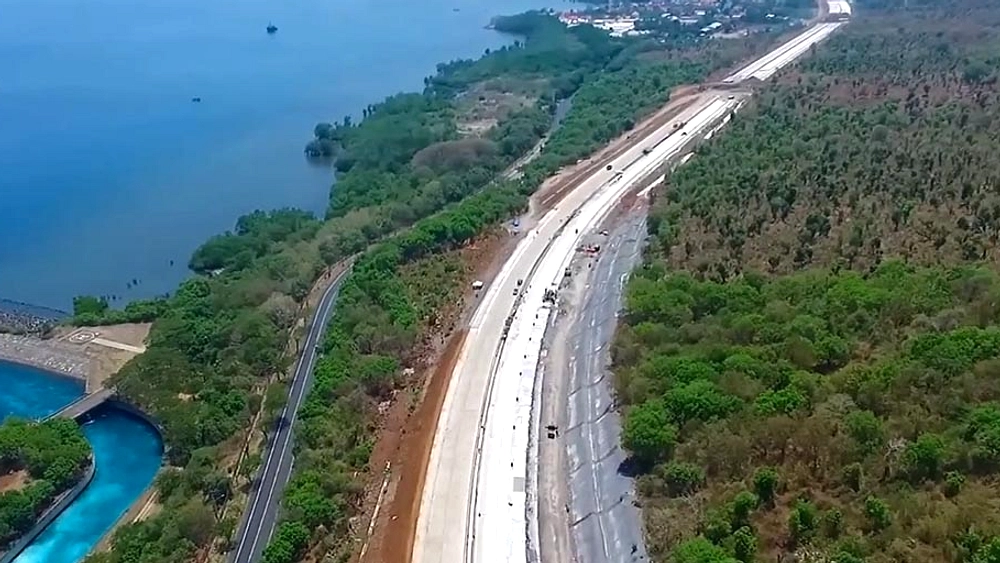 Gibran Tinau Exit Tol Prosiwangi di Situbondo