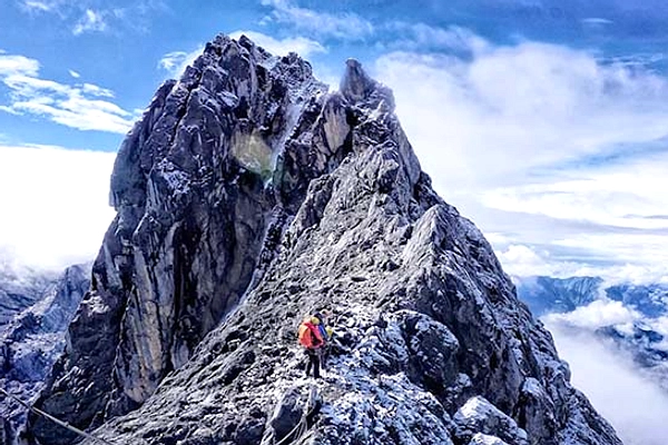 Gletser Puncak Jaya Diprediksi Lenyap Akhir 2026