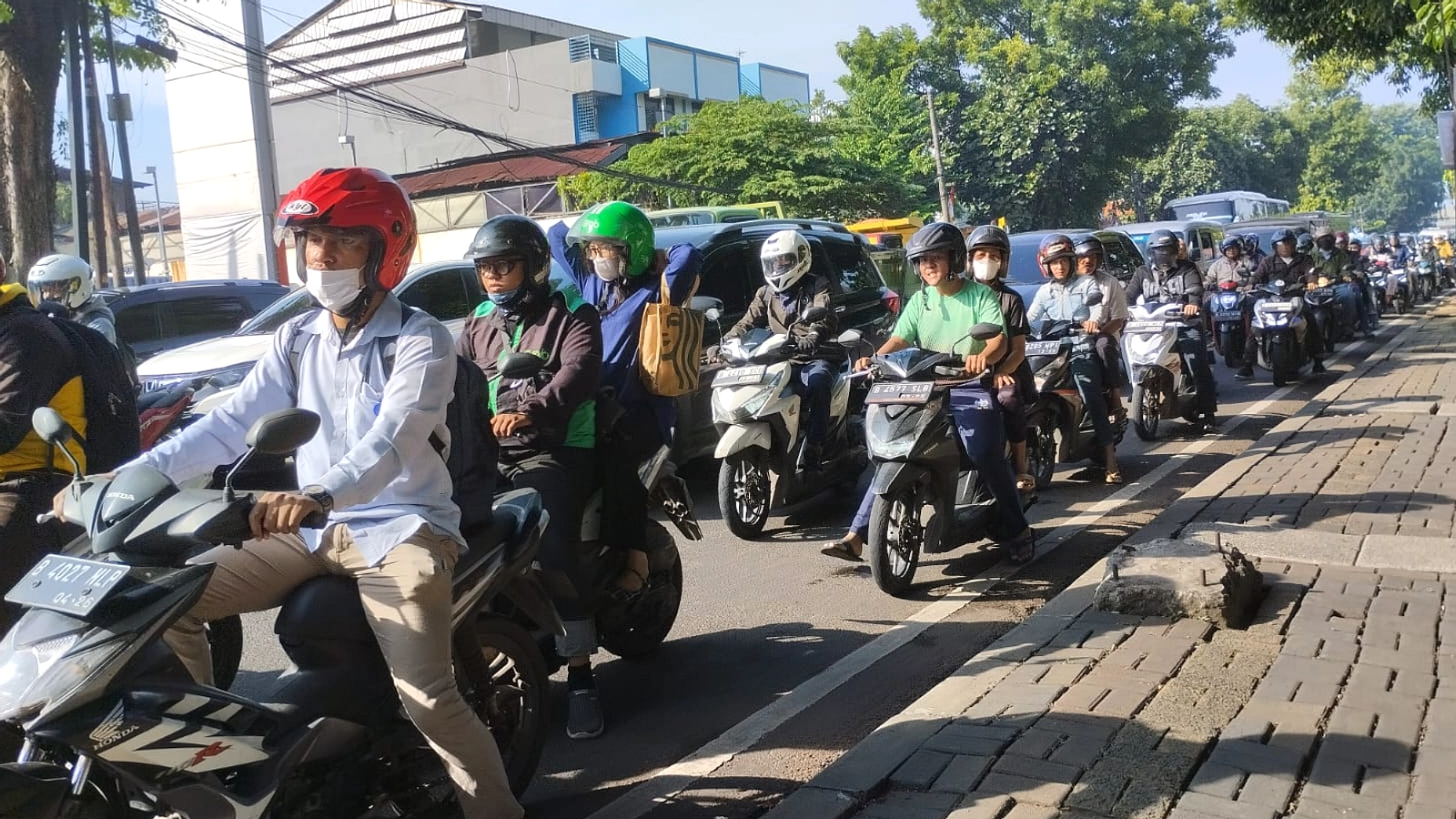 Govt Pertimbangkan WFH Satu Hari Mingguan untuk Hemat BBM