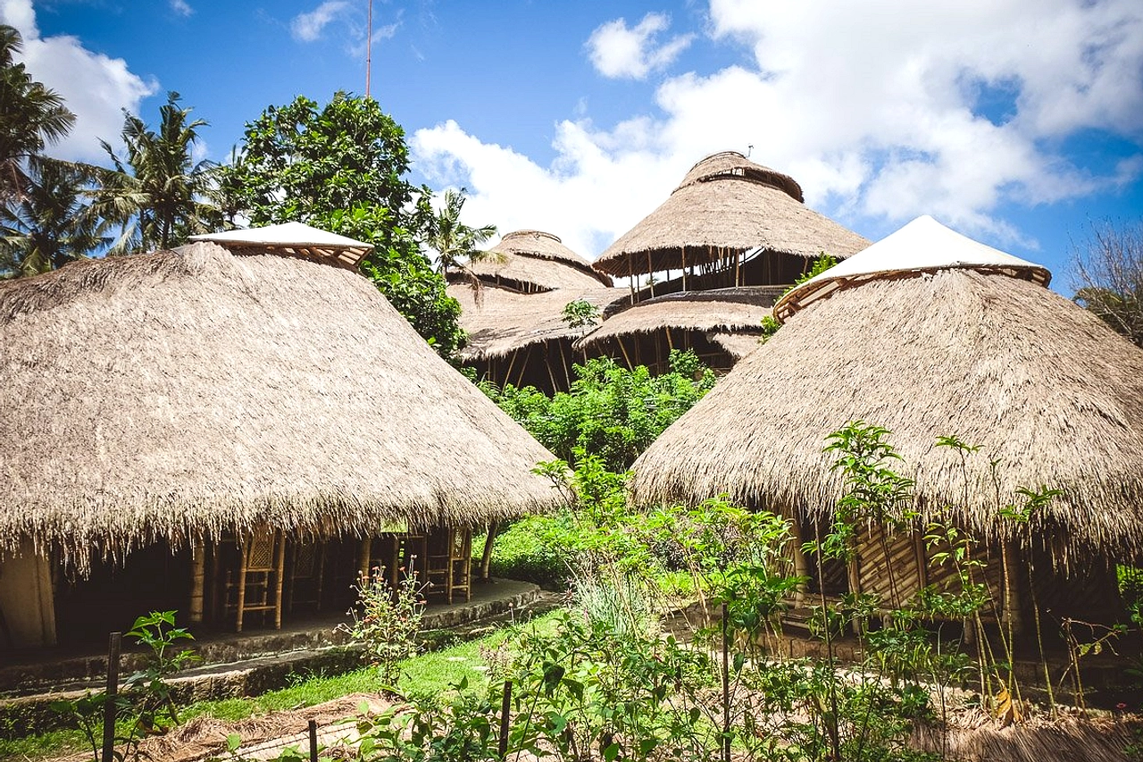 Green School Bali: Pendidikan Ekologi Menanam Generasi Peduli