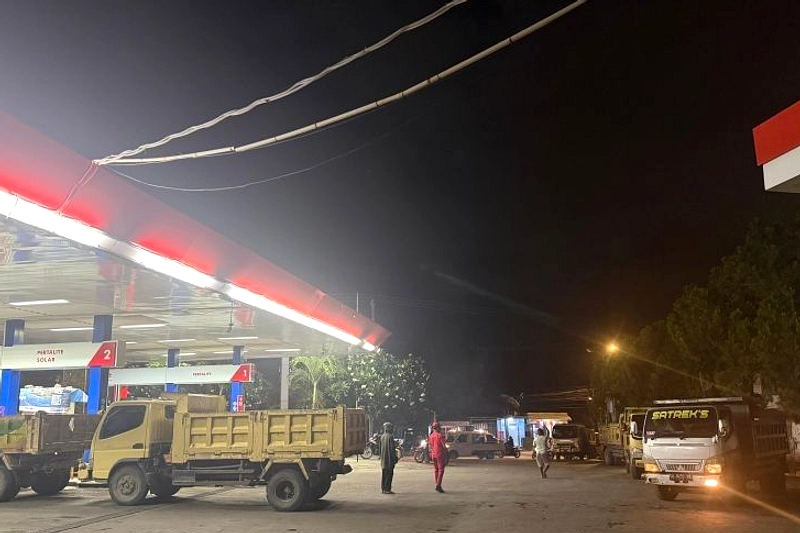 Gubernur Deru Tinjau Antrean Biosolar, Usul Selang Nozzle Lebih Panjang