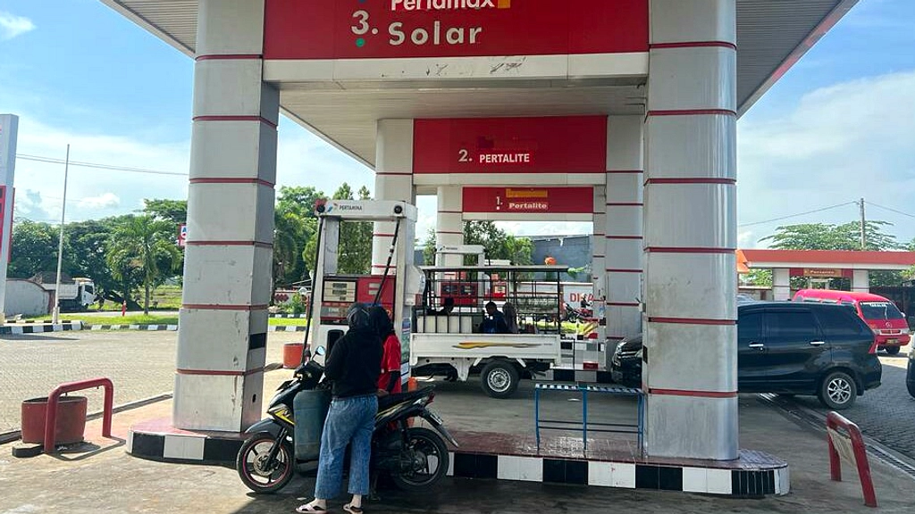 Gubernur Jambi Ancam Cabut Izin SPBU yang Layani Pelangsir Solar