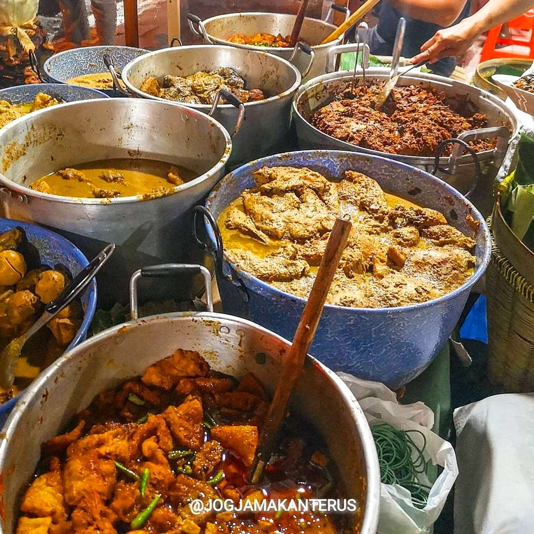 Gudeg Jogja Manis Legit: Resep Nangka Muda & Bumbu Tradisional