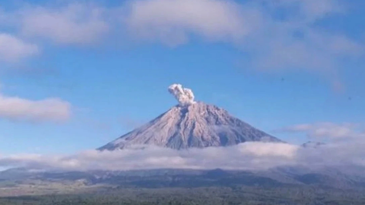 Gunung Semeru Erupsi, APG 4,5 km: Peringatan BPBD Warga