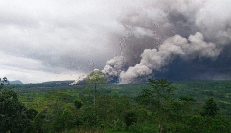 Gunung Semeru Meletus Lagi, Abu Gugur 2,5 km ke Besuk Kobokan