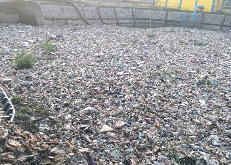 Gunungan Sampah di Ciganitri, Warga Didera Bau Busuk