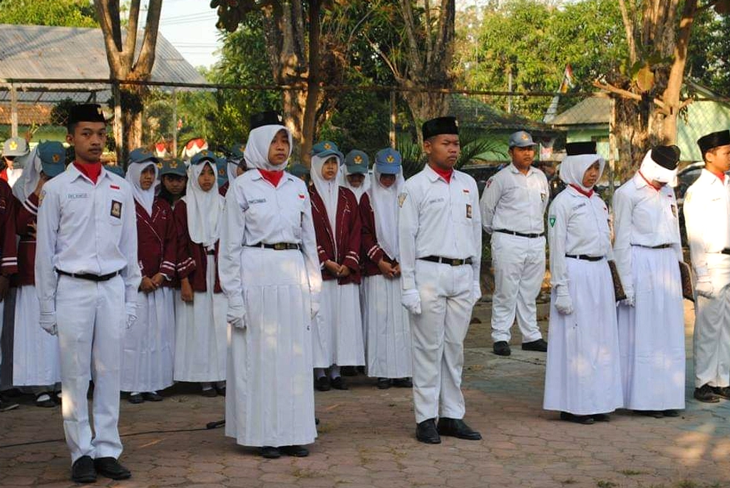 Guru SMP Padangan Lari ke Sekolah, Kurangi BBM Pemerintah