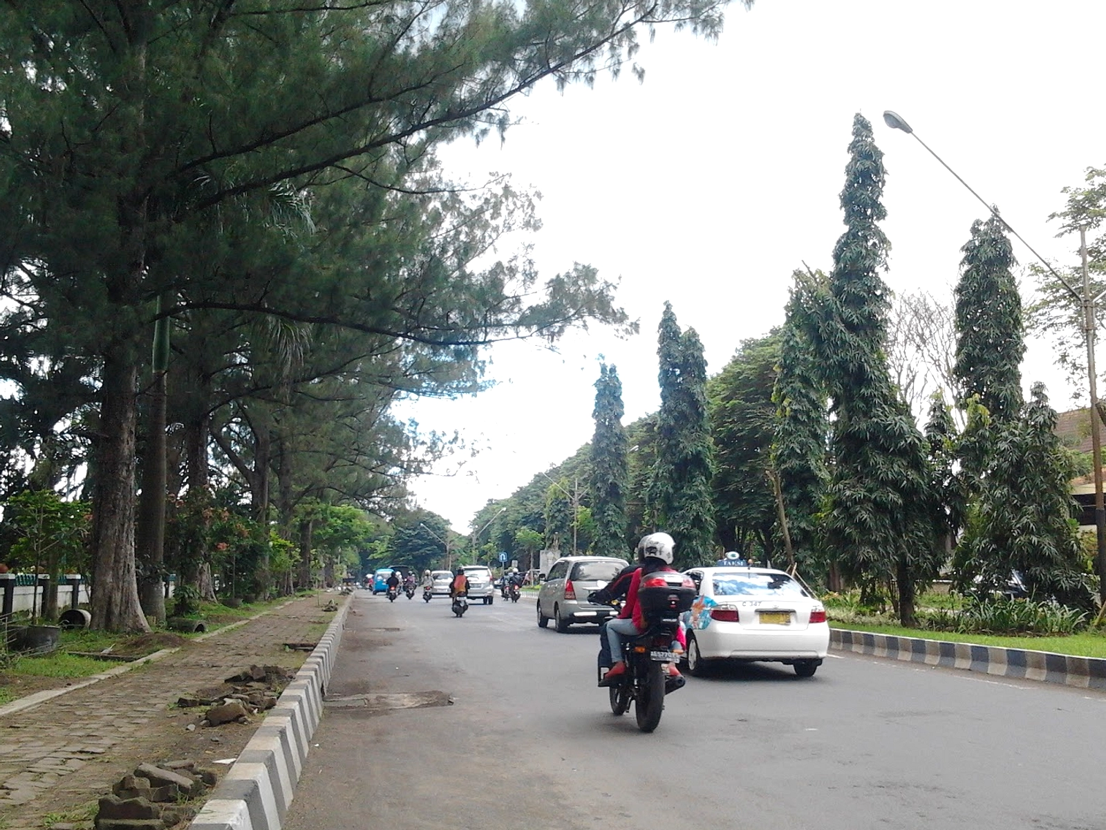 Halte Malang Diwarnai Pink, Tiba Tanda Vandalism Seruan