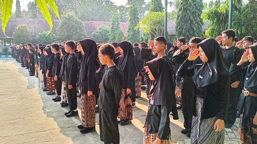 Hardiknas 2024: Sekolah Lomba dan Upacara Pendidikan