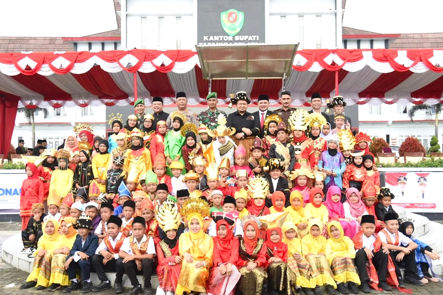 Hardiknas 2026: Peserta Pakai Pakaian Adat Sumatera