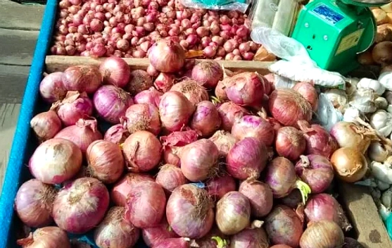 Harga Bawang Merah dan Cabai Rawit Merah di Palembang Tinggi