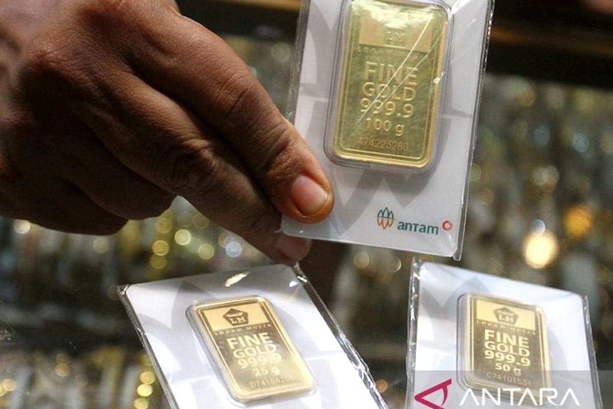 Harga Emas Antam Turun Rp 15.000 per Gram Hari Ini