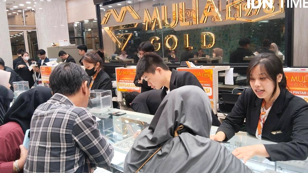 Harga Emas Antam Turun Rp2.000 per Gram