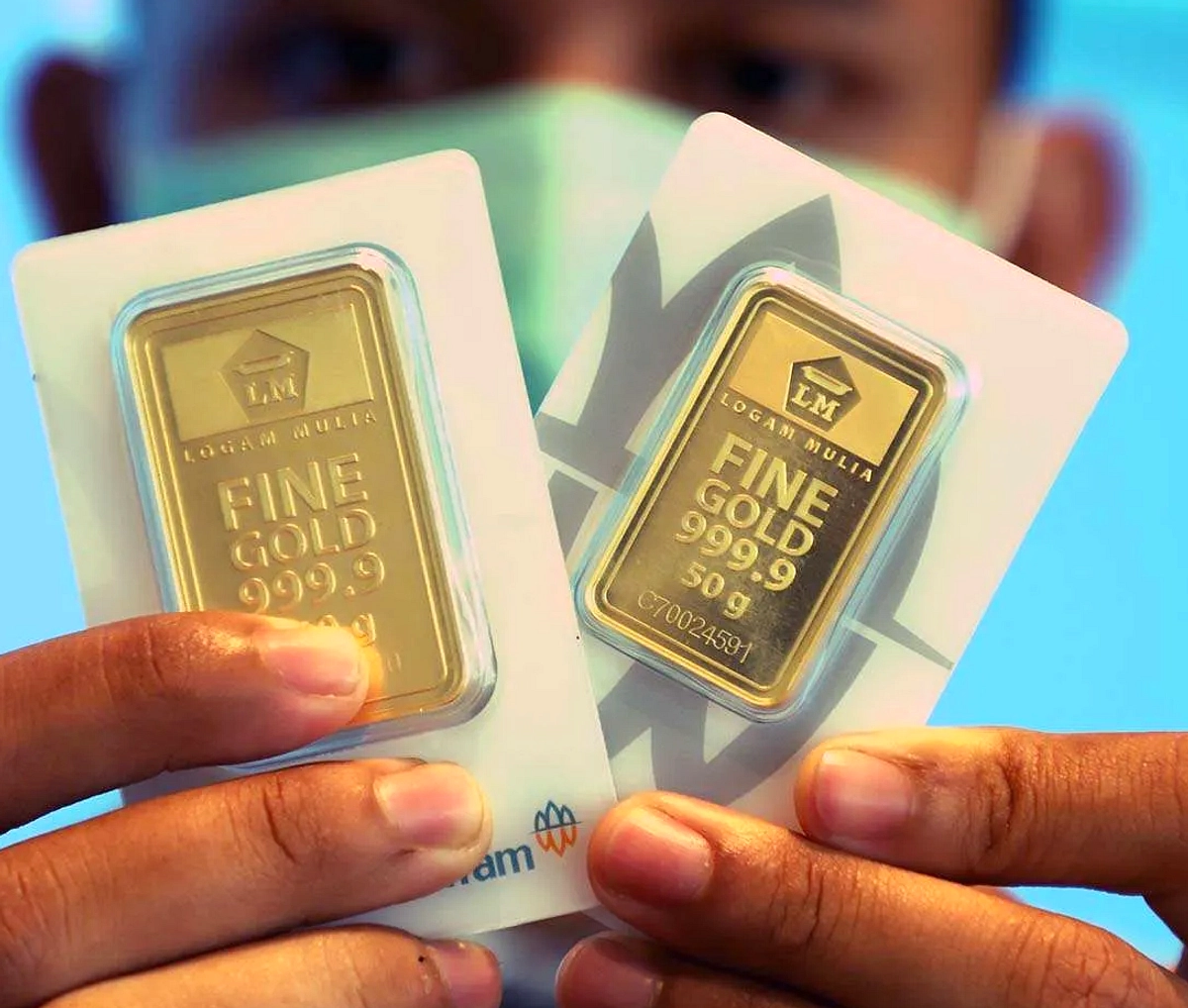 Harga Emas Antam Turun Rp65k per Gram Pasca Pidato Trump