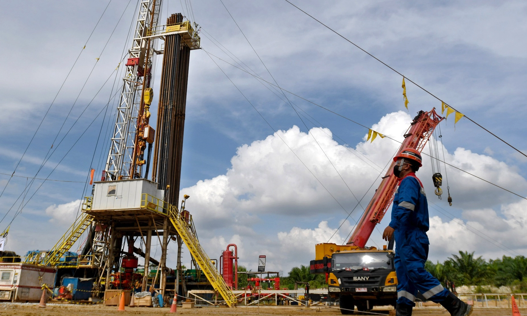 Harga Minyak Mentah Dunia Naik 2,7% di Tengah Konflik Timur Tengah