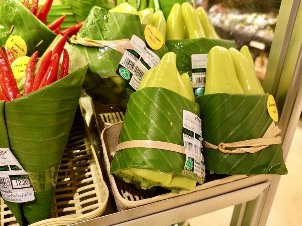 Harga Plastik Naik, Muara Enim Beralih Daun Ganti Sementara