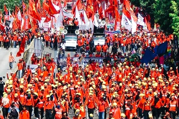 Hari Buruh 2026: Pekerja Bersatu di Media Sosial Online