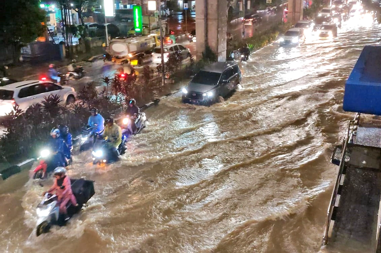 Hujan Deras Guncang Palembang, 18 Kecamatan Terdampak Banjir