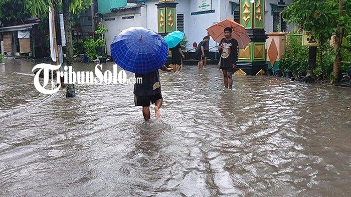 Hujan Lebat di Solo Raya Membuat Banjir 9 Kelurahan