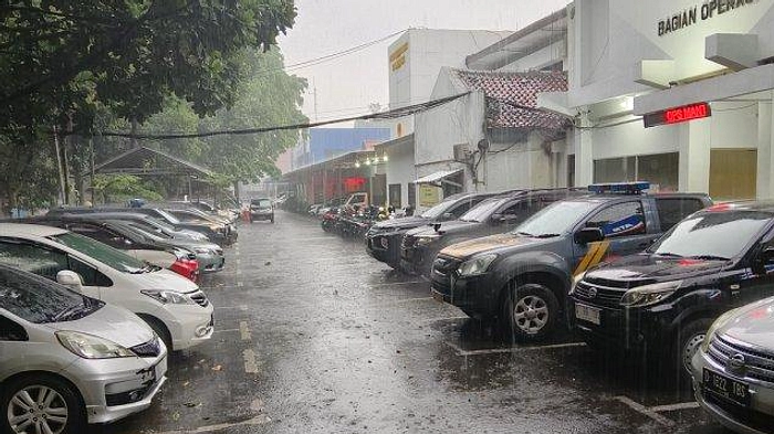 Hujan Ringan, Suhu Sejuk, Lembap: Cuaca Surabaya Hari Ini