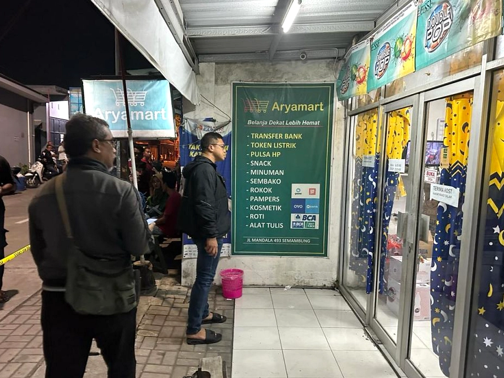 Ibu dan Balita Tidur di Minimarket Sidoarjo Dievakuasi