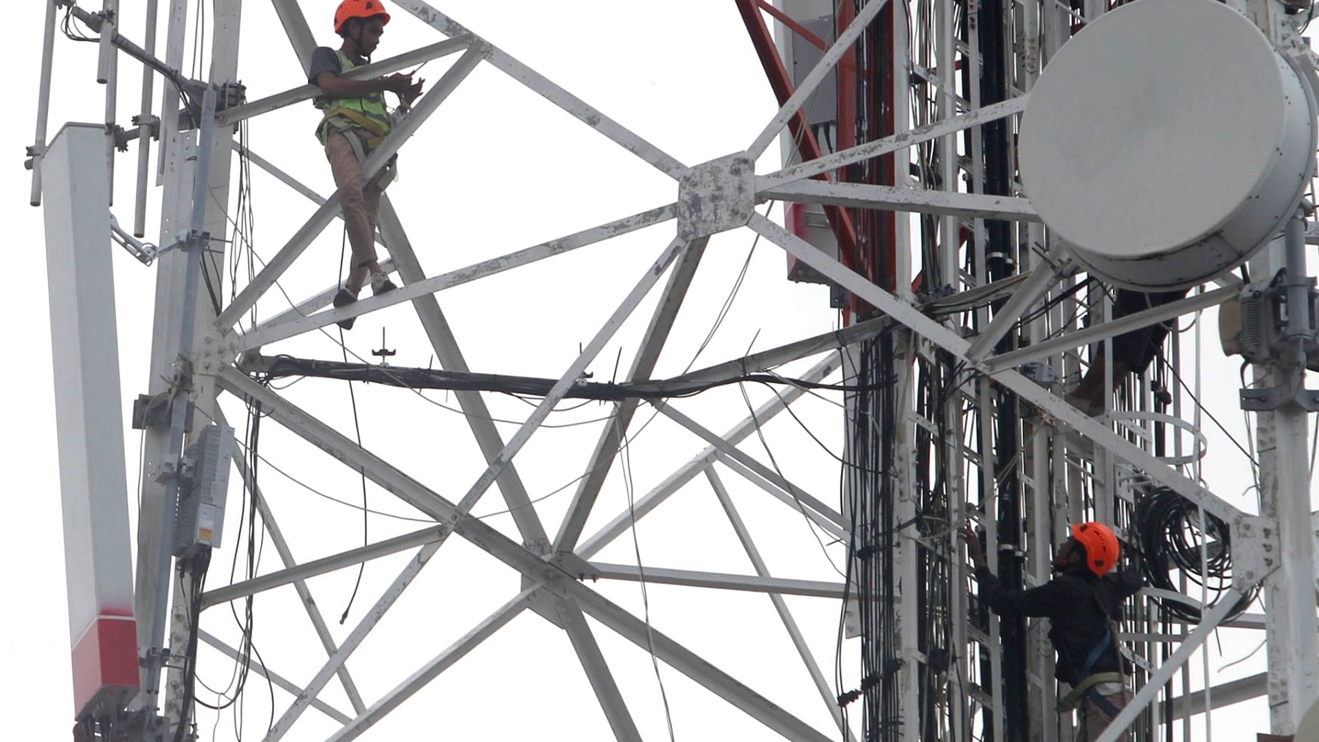 IHSG Menguat 1,10%, Asing Borong Saham Rp1,22 Triliun