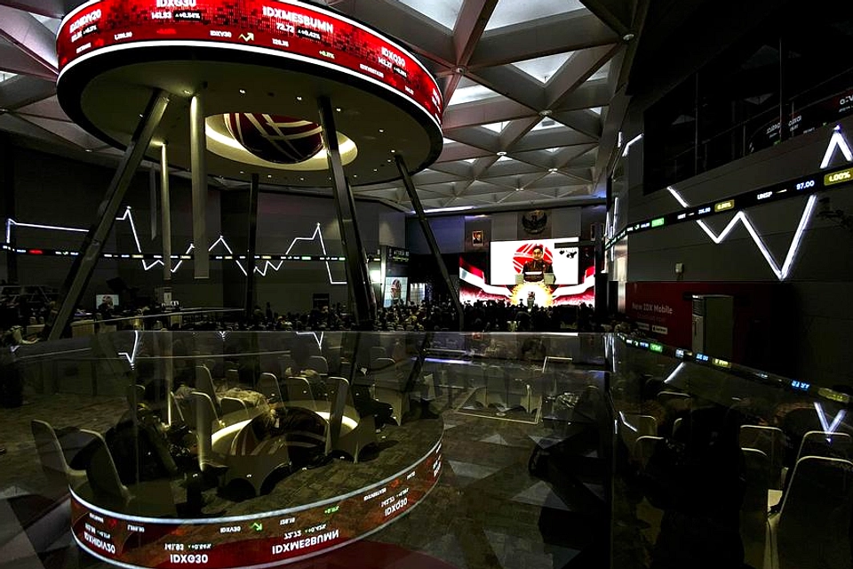 IHSG Tutup Menurun, Volume Perdagangan Tinggi Sedang