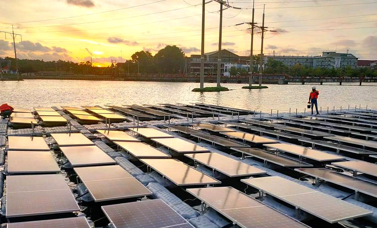 Indonesia Target Tambah 100 GW PLTS dan Biofuel 2026