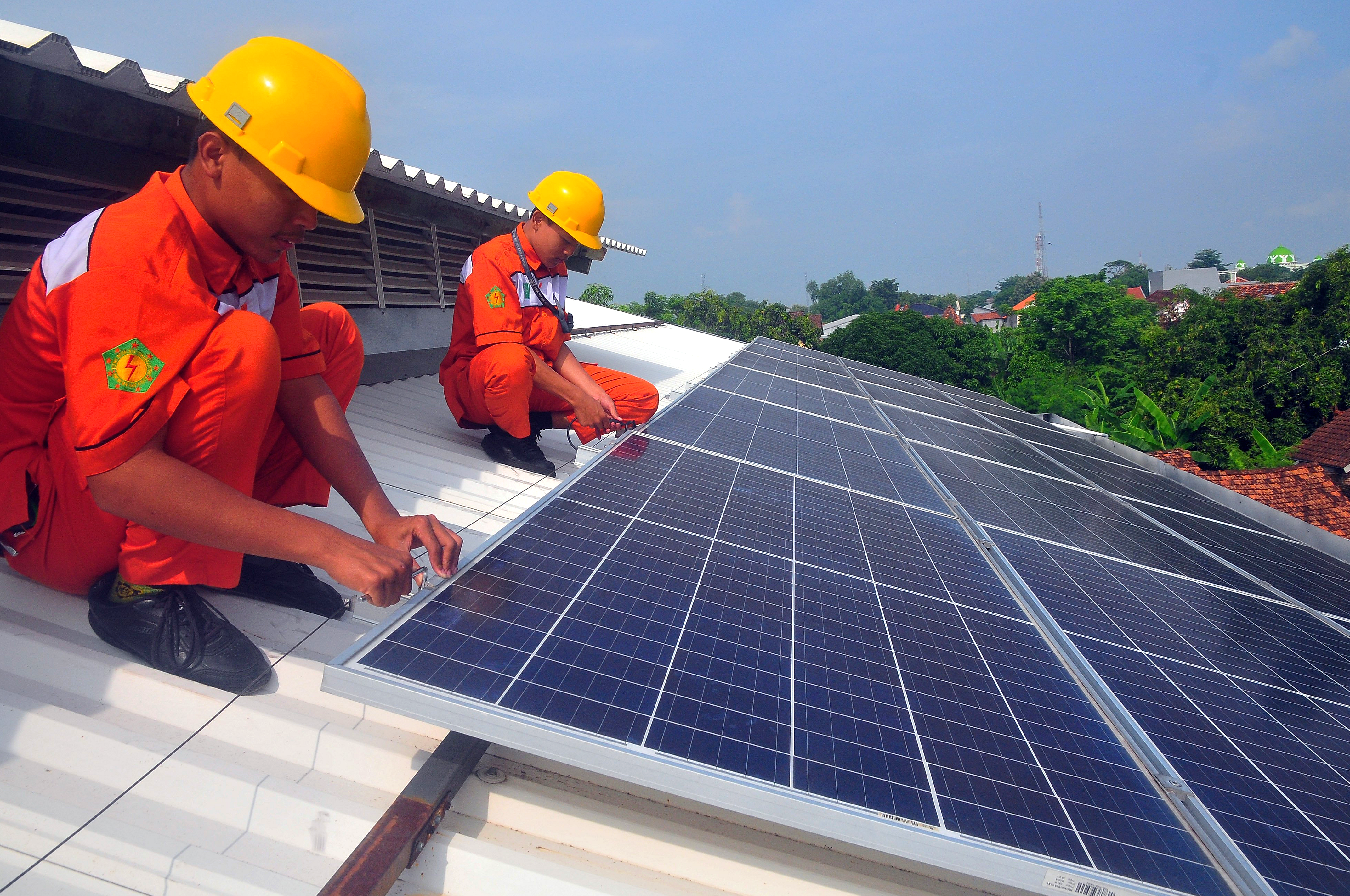 Indonesia Targetkan 100 GWp Surya, Butuh Regulasi Jelas