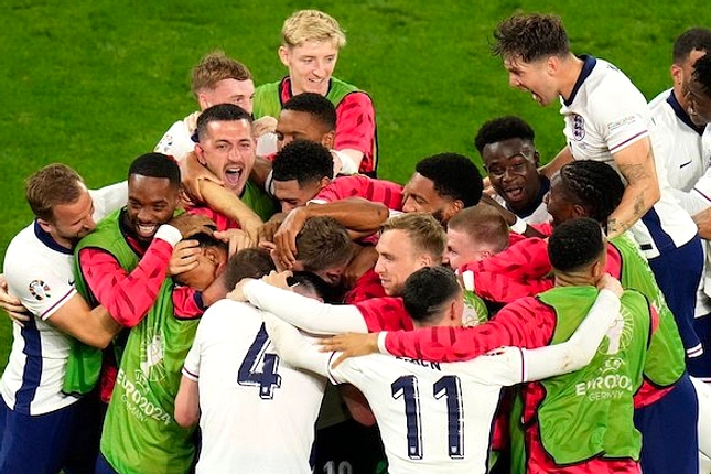 Inggris ke Semifinal, Bellingham Bintang