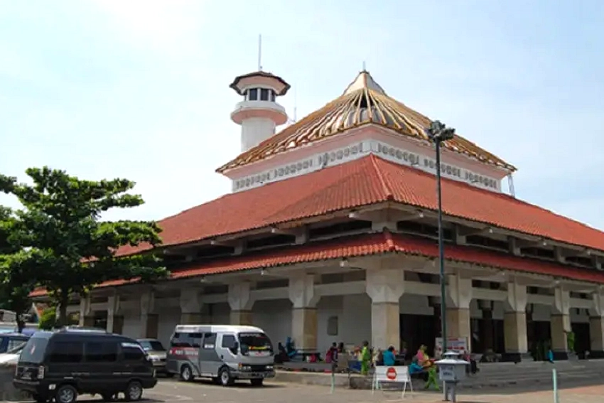Jadwal Salat Surabaya 15 April 2026 Tersedia Lengkap