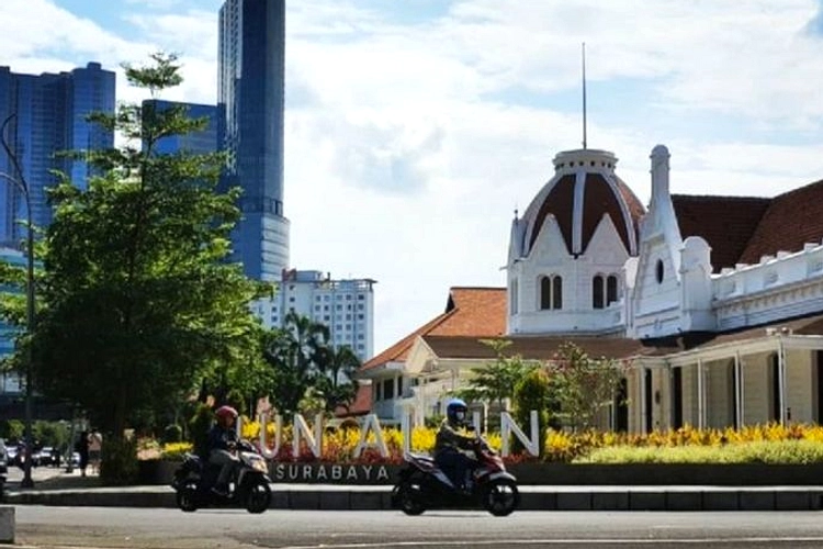 Jadwal Salat Surabaya Rabu 22 April 2026