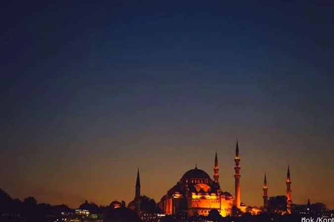Jadwal Sholat Surabaya 6 Mei 2026: Imsak 04:03 WIB