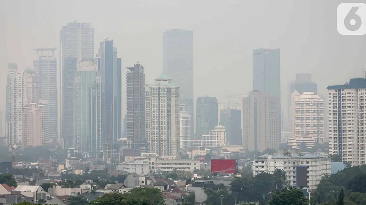 Jakarta Kabut Pagi, AQI 146 Menilai Udara Tidak Sehat