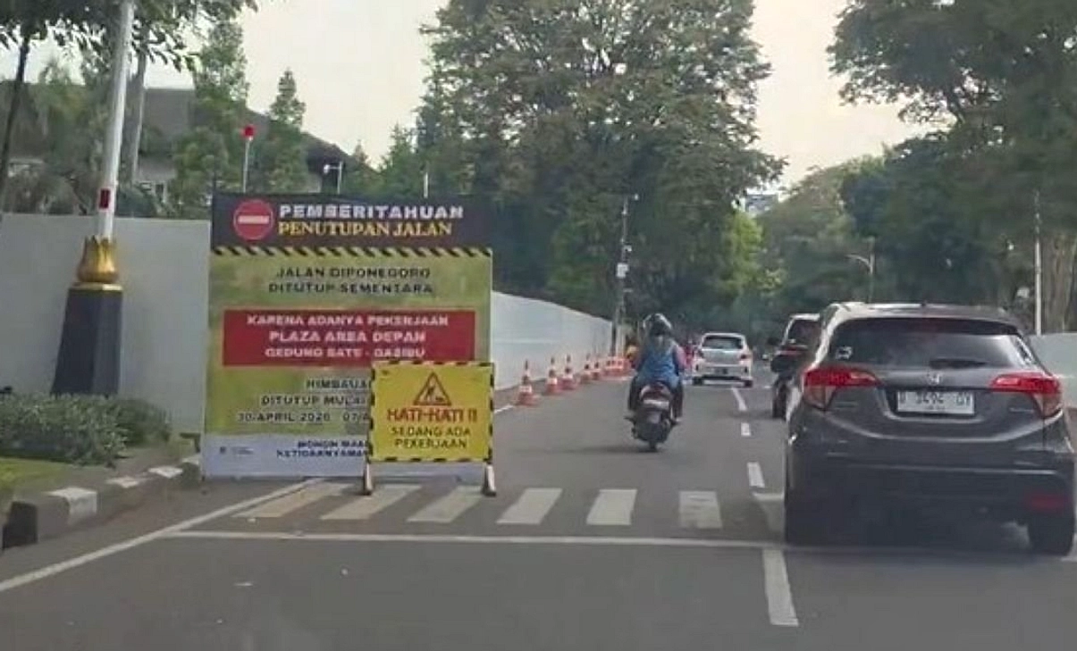 Jalan Diponegoro di Depan Gedung Sate Ditutup Permanen