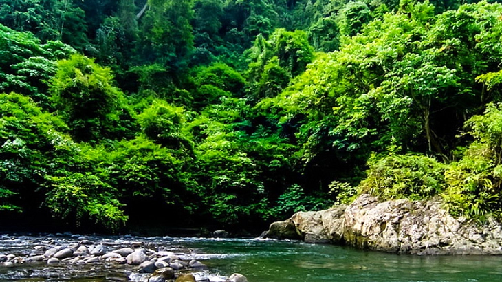 Jalan Menuju Bukit Lawang Rusak, Wisatawan Waswas