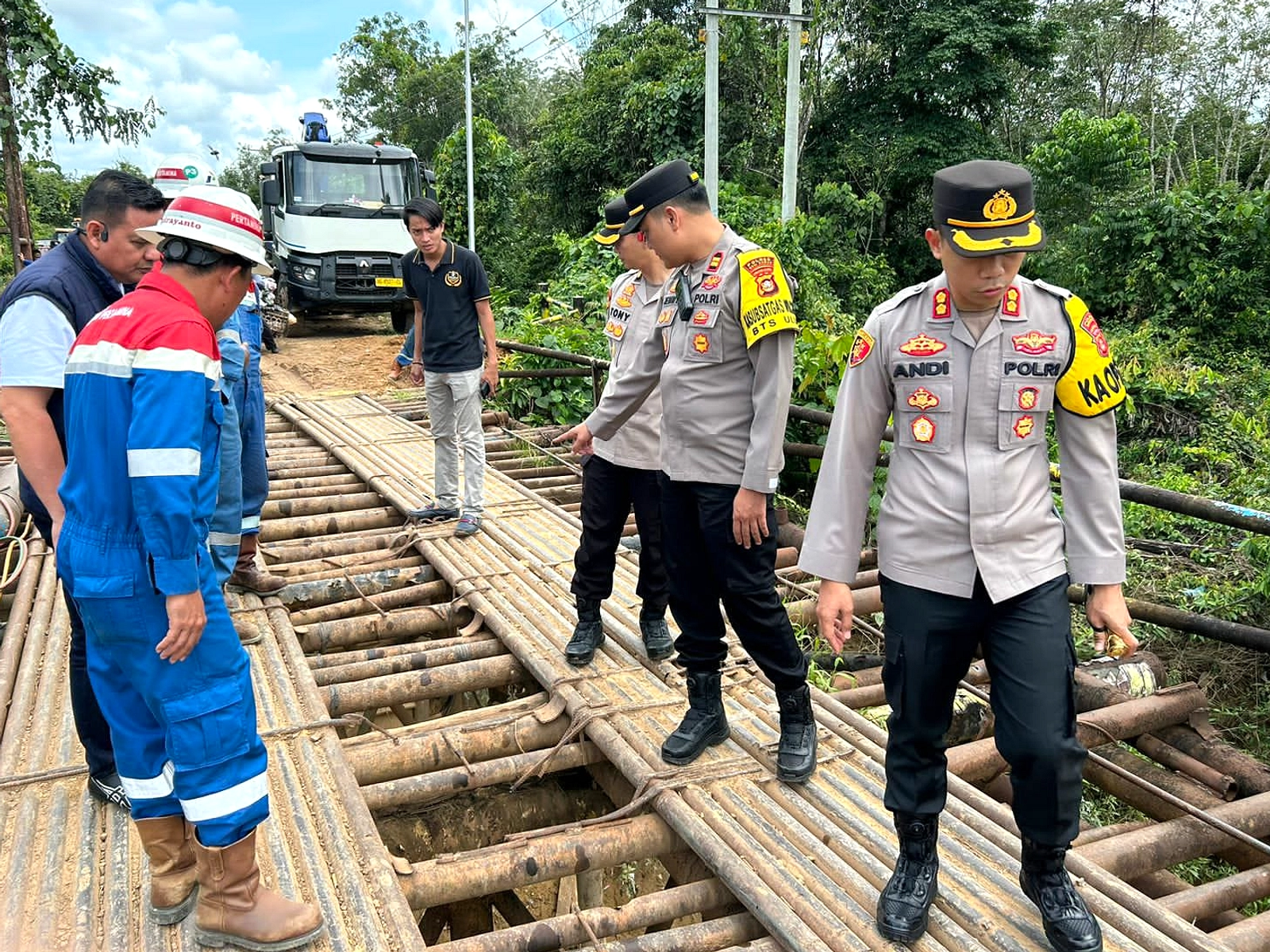Jalan Musi Rawas Berlumpur, Kendaraan Terbatas Warga