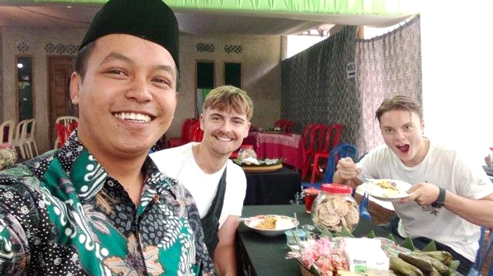 Jamuan Pria di Jakarta Sisa, Makanan Dibagikan ke Panti