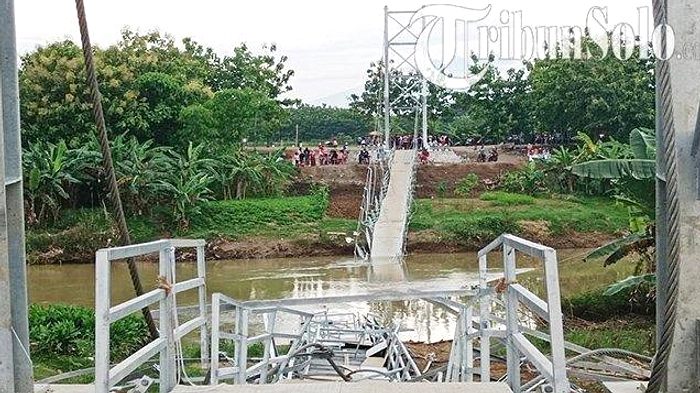 Jembatan Bambu Sambung Sukoharjo-Solo